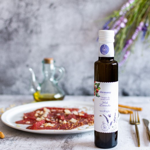 Carpaccio de vedella amb Vinagre de poma ecològic amb mel de lavanda