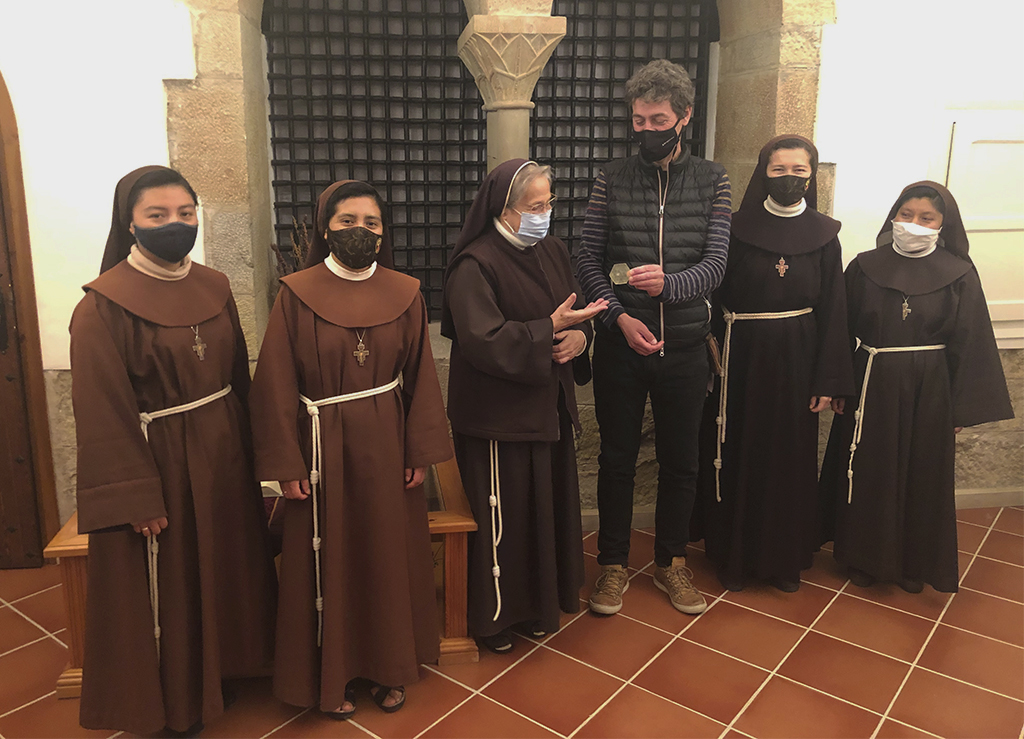 Les Germanes Clarisses del Convent del Sant Crist de Balaguer i Alemany elaboren un sabó fet amb mel