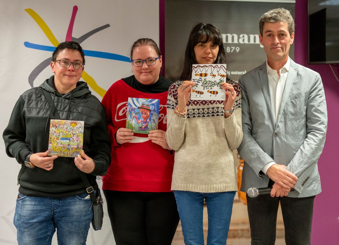Alemany premia els guanyadors de les Nadales de les caixes d’Art i Torró, que s’han inspirat en la flor del romaní