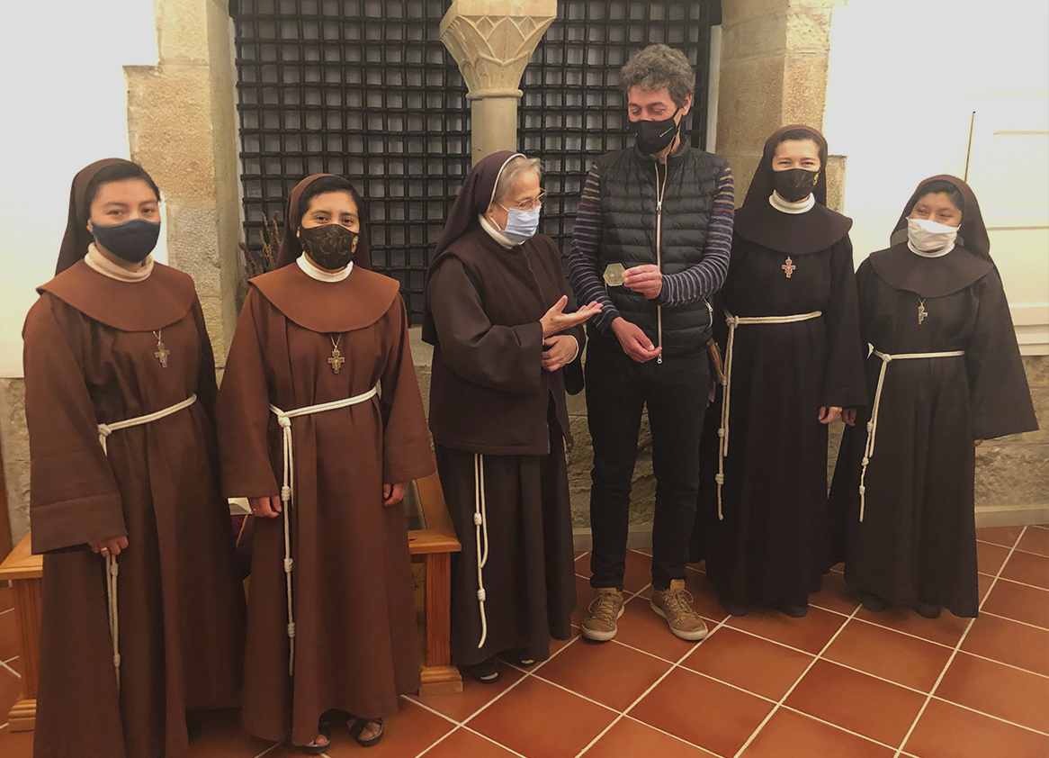 Les Germanes Clarisses del Convent del Sant Crist de Balaguer i Alemany elaboren un sabó fet amb mel